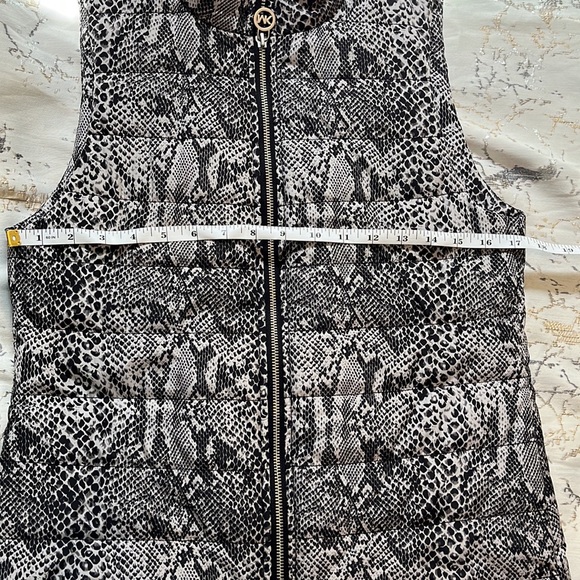 Michael Kors Puffer Vest black and white snakeskin zip up size XS - Picture 9 of 9